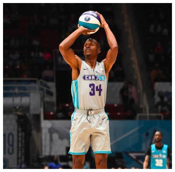 开云体育下载官网-包含斯图加特训练开放日，今晨主帅复盘引欢呼，NBA总决赛在即，纪律约束更严格的词条